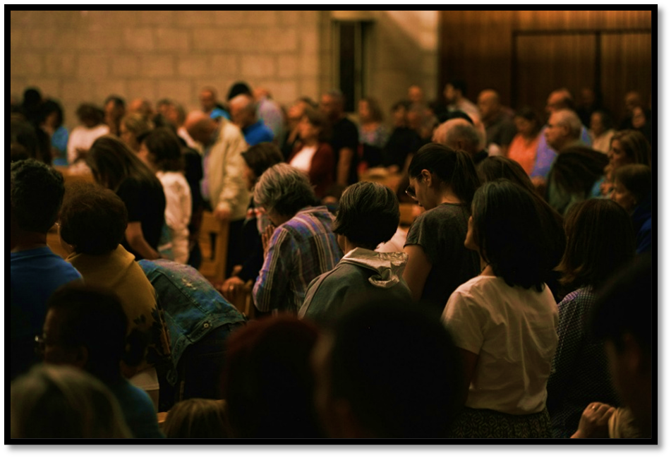 Worshippers taking notes during Holy Covenant’s Annual Meeting Sunday service.